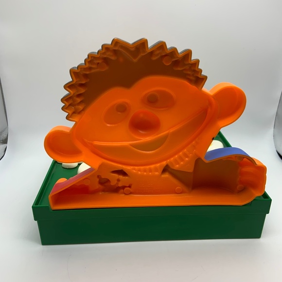 Vintage Lewco 1988 Sesame Street Ernie's Twiddley Winks Plastic Game Board - Picture 6 of 12